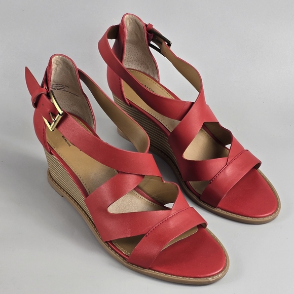 Bass Women’s Red Wedge Strappy Sandals Size 8M - Picture 5 of 8